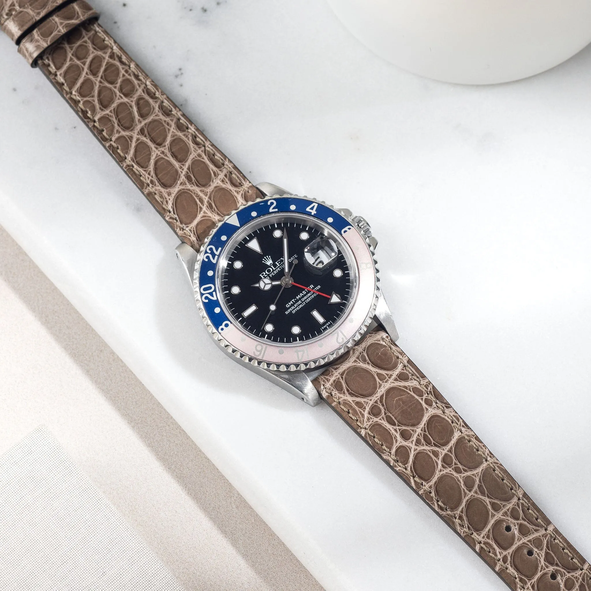 Brilliant Loutre Grey Alligator Watch Strap