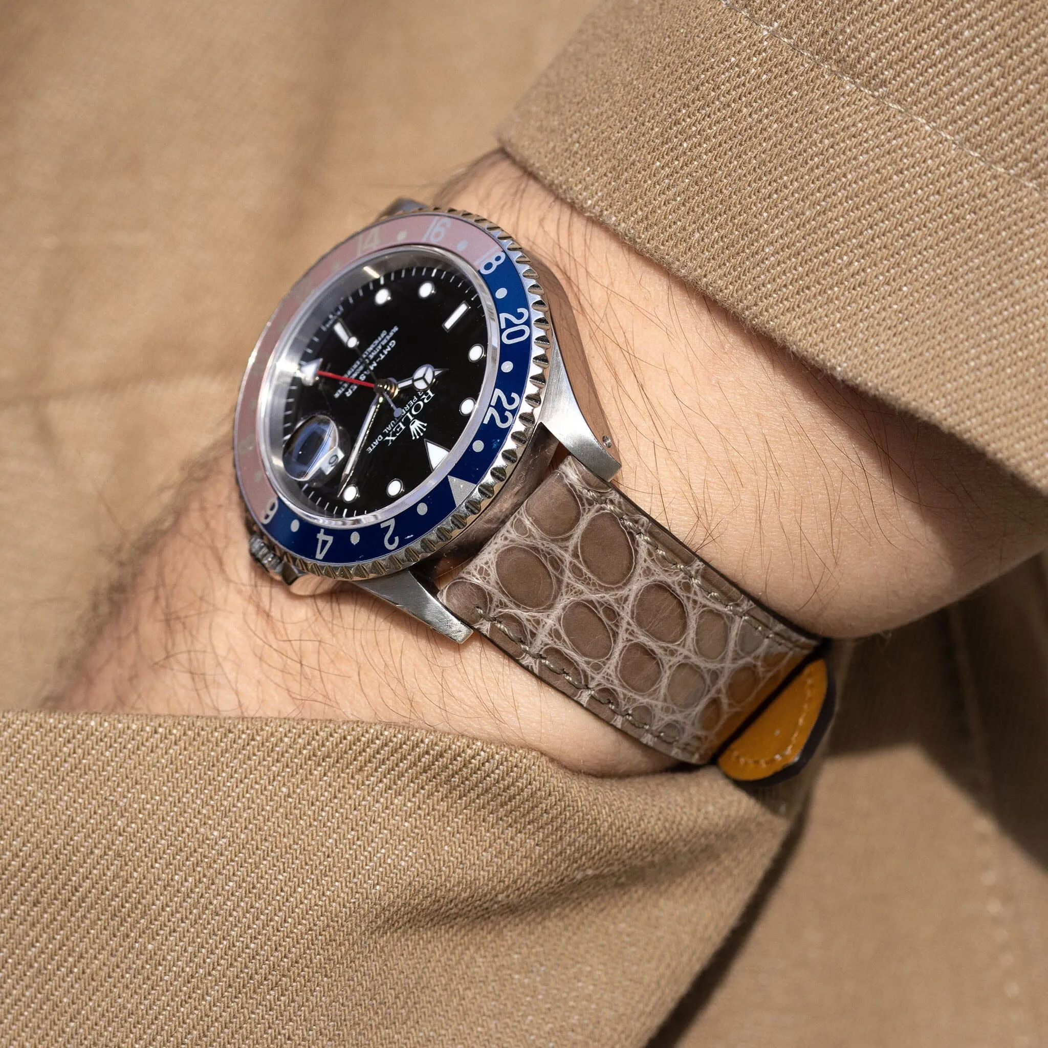 Brilliant Loutre Grey Alligator Watch Strap