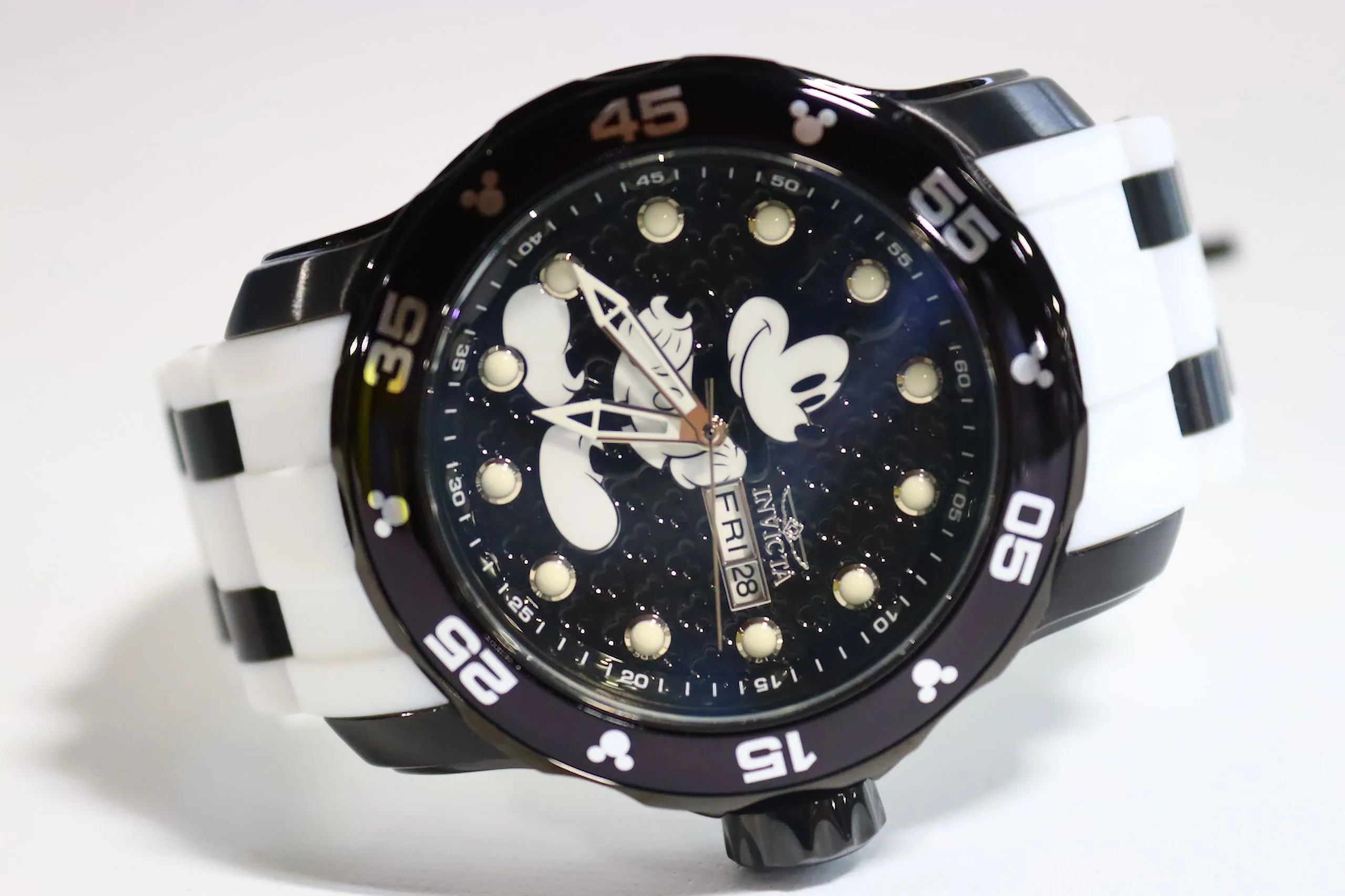 Invicta Men's Disney 23765 Black/White Silicone Quartz Dress Watch