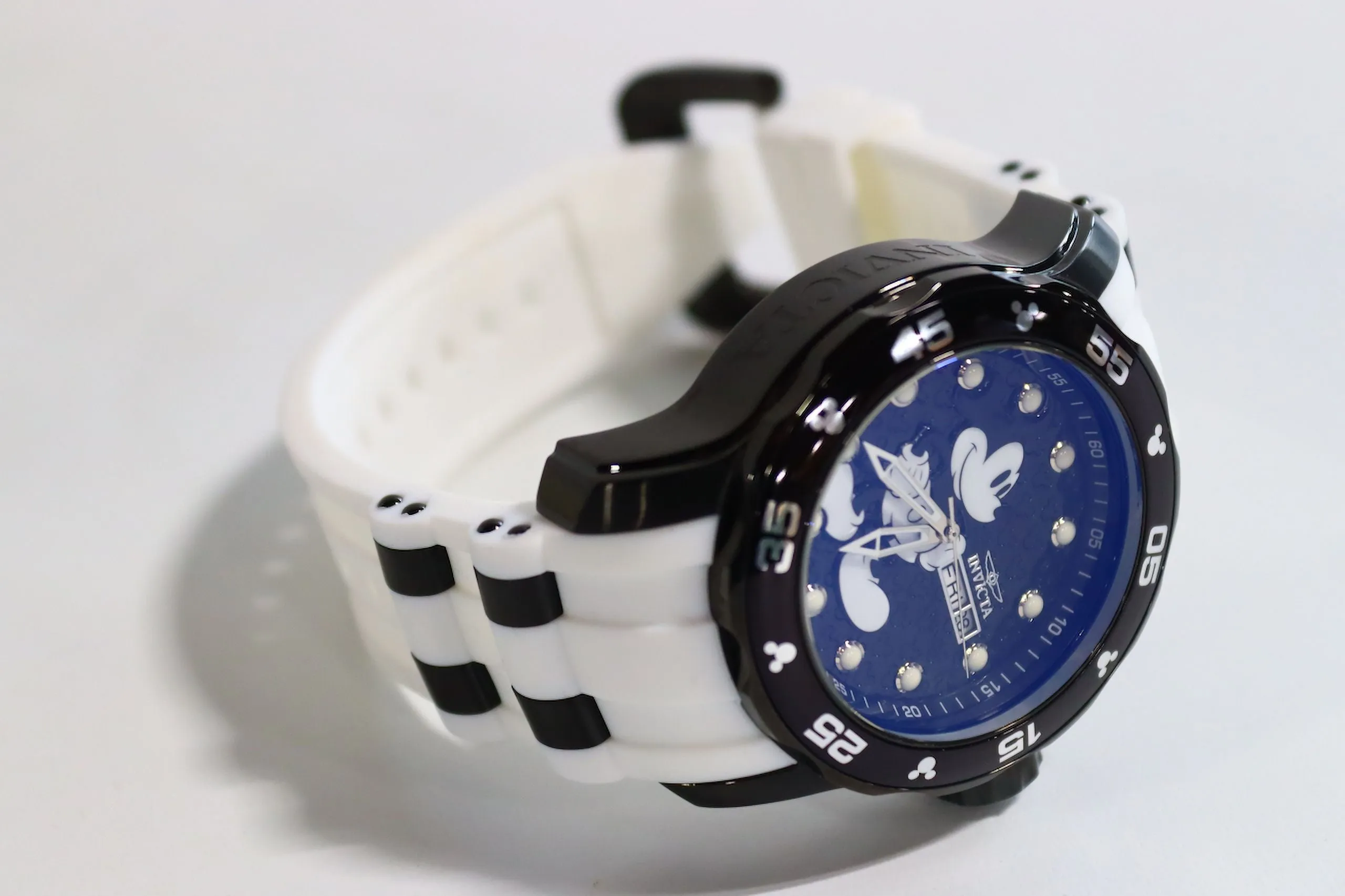 Invicta Men's Disney 23765 Black/White Silicone Quartz Dress Watch