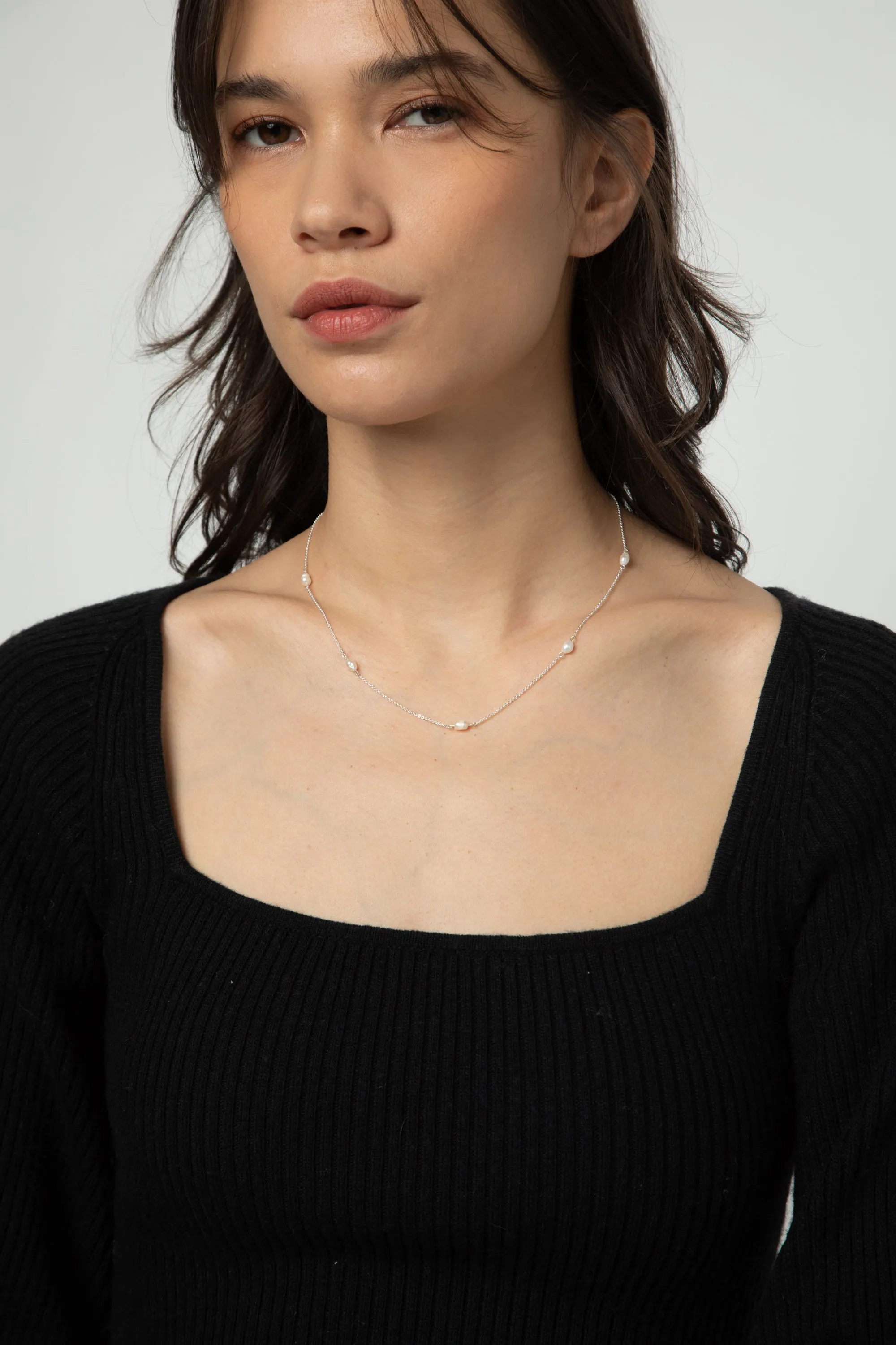 PEARL DETAIL NECKLACE