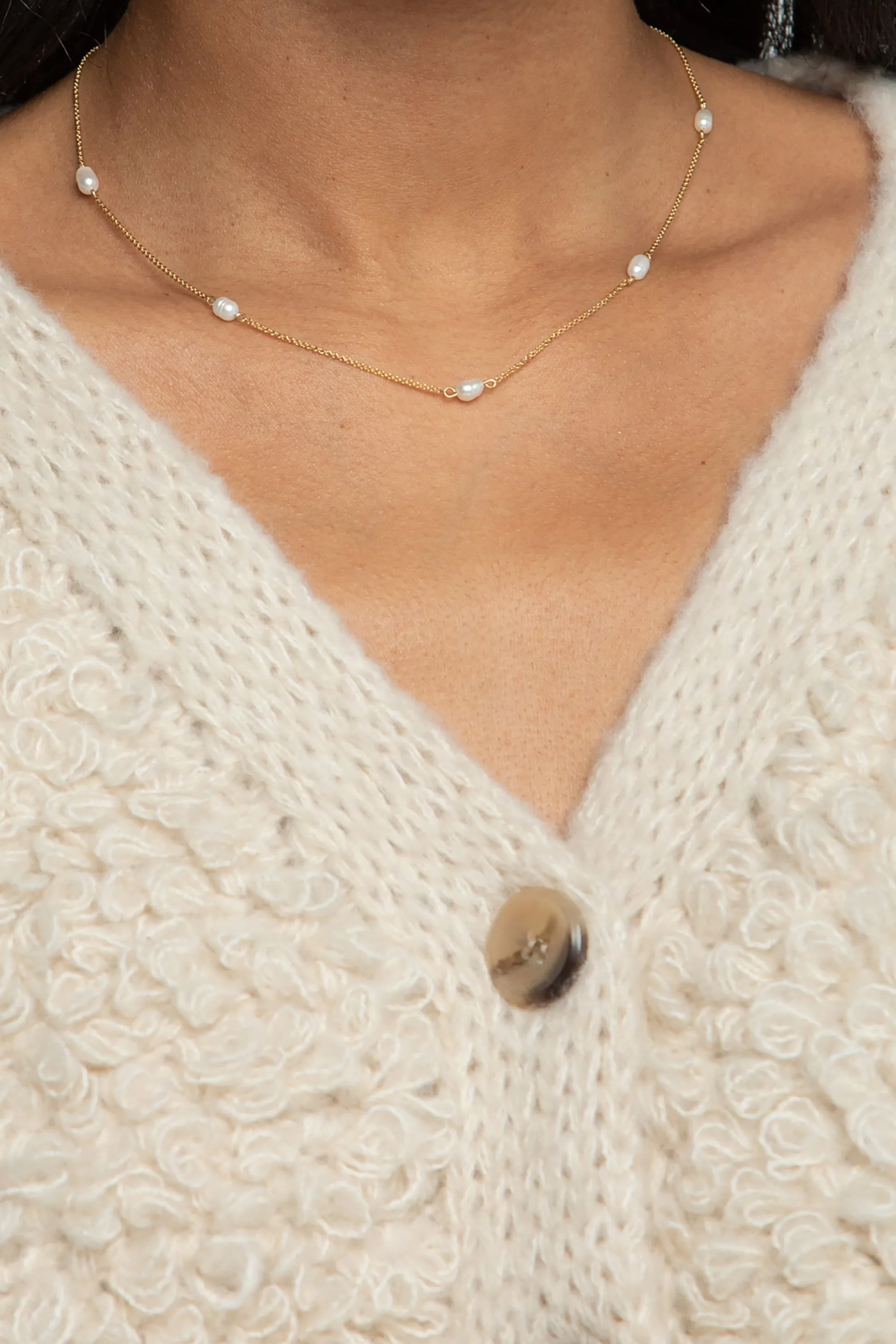 PEARL DETAIL NECKLACE